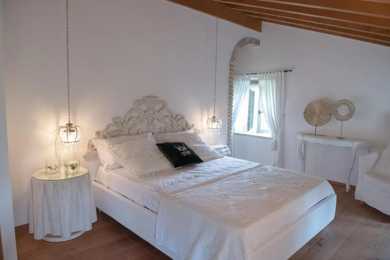 The Romantic Dependance In Luxury Villa Torri Del Benaco 0*,